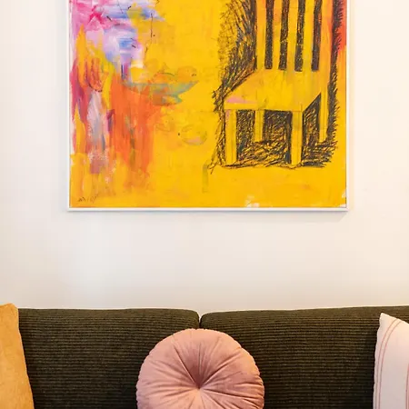 Prime Location 1br Hill Aprtm Apartment